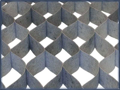 Георешетка представляет собой объемную ячеистую структуру, напоминающую пчелиные соты.